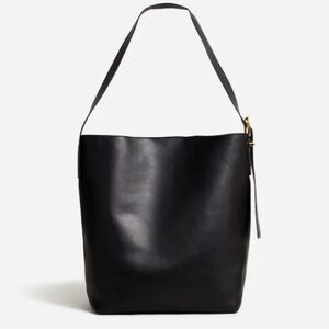 Madewell Essential Black  Leather bucket Tote bag in great condition